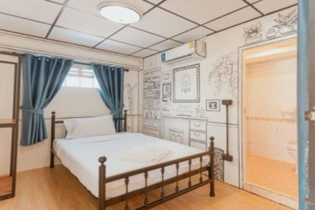 Roomquest Chiang Mai Tha Phae Esterno foto