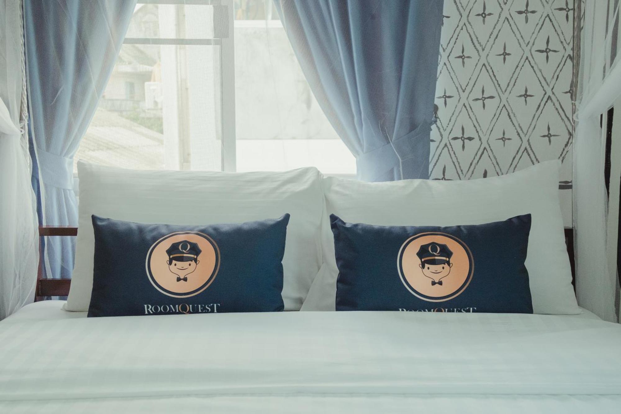 Roomquest Chiang Mai Tha Phae Esterno foto